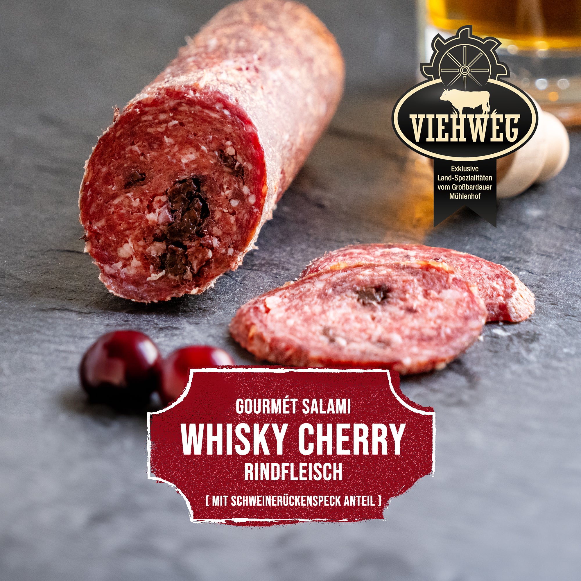 Whisky Brombeere Gourmét-Salami vom Rind ( mit Schweinerückenspeck Anteil ) mit dem besten 12 Jahre gereiftem Whisky feine Kirschen (Cherry) für den fruchtigen Geschmack hauseigene Herstellung von Hand gefertigt mit feinster Buchenspäne kaltgeräuchert luftgetrocknete und naturgereifte Salami 100% ungespritztes Rindfleisch Erlesene, frisch gemahlene Gewürze